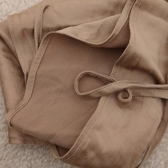 BCBG Max Azria Silk wrap top. VINTAGE - Picture 8 of 8